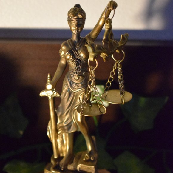 Themis Lady justice statue | Bronze look| NIB - Picture 3 of 12